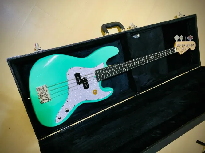 Baixo Fender Signature Mark Hoppus (Blink182)