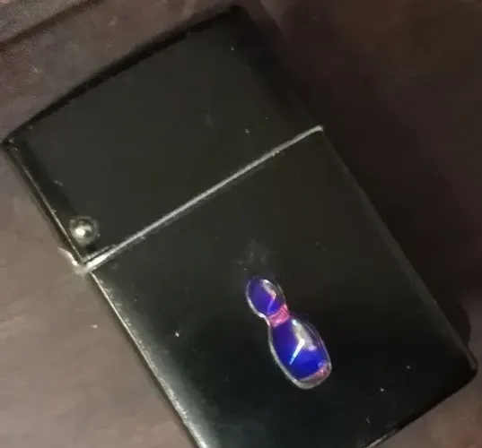 Antigo isqueiro decorado com um pino de boliche - Anos 90