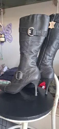 Bota feminina de couro preta 36