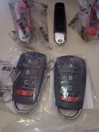 Controle para portão eletrônico.
