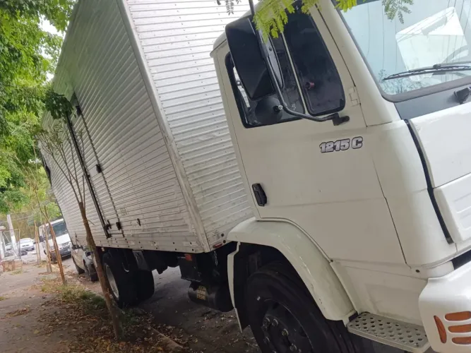Mercedes 1215 c toco baú