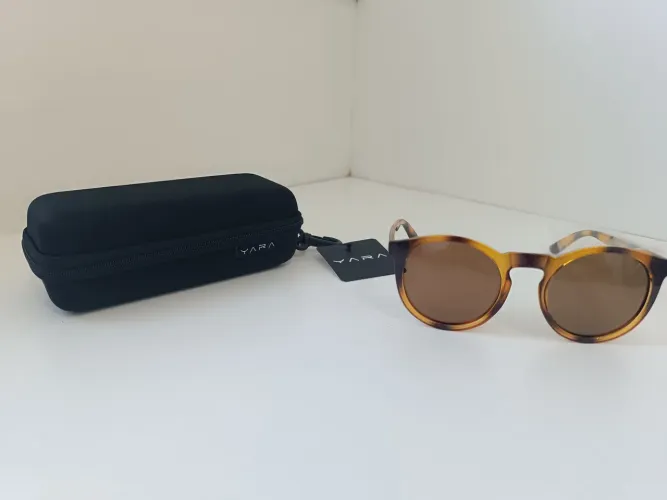 Óculos de Sol Yara com Case -FEMININO