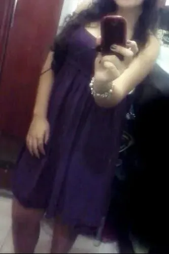 Vestido roxo com detalhes em babados