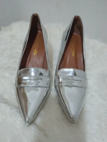 Sapatos Oxford Femininos Prateados - Elegância em Cada Passo