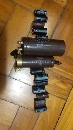 Útil lote de Capacitores Eletroliticos Variados, LEIA!