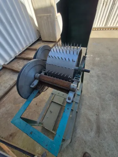 Maquina Para Triturar e Desfiar Lã e Tecido Para Reciclagem ( Sem Motor ) 
