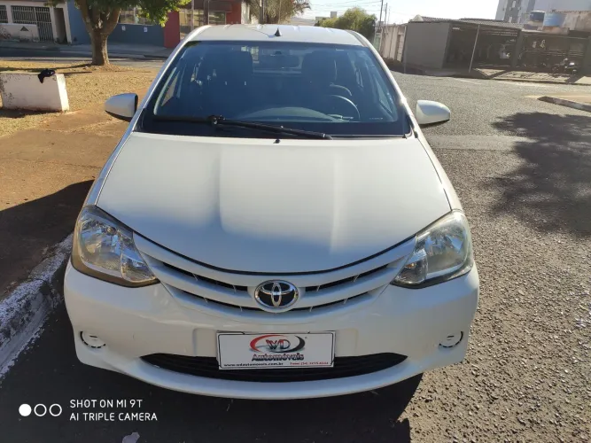 Toyota Etios X 1.3 Flex 16V 5P Mec. 2015