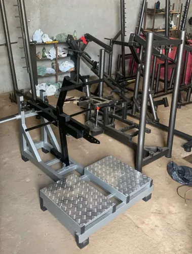 Aparelho de musculação para academia
