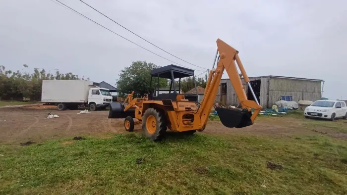 Retroescavadeira Case