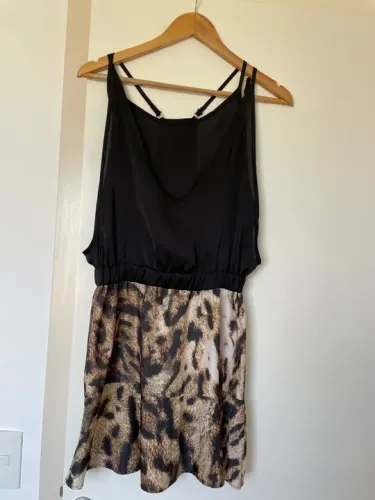 Vestido Preto e Animal Print tam P Talgui