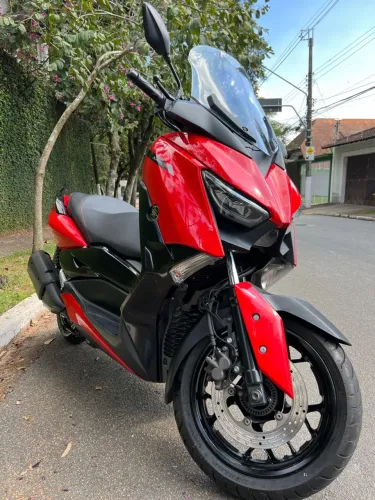 Vendo XMAX 250 muito nova! 