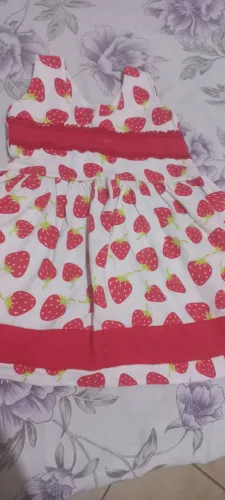 Vestidos de bebê  tamanho  m g vestem até  1 ano dependendo da criança 