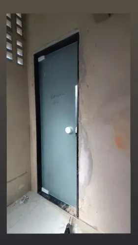 Porta de abrir,no vidro jateado