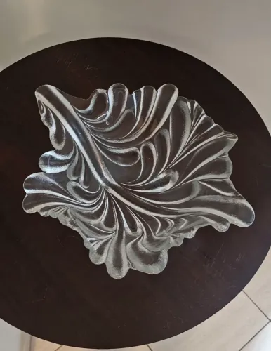 Bowl em Cristal em formato de folha. Uma peça decorativa de saltar os olhos.