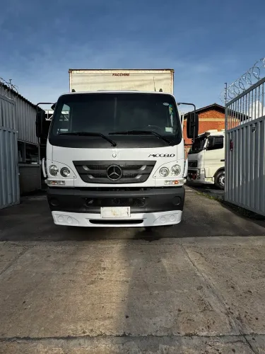 MB Accelo 1016 ano 2021 