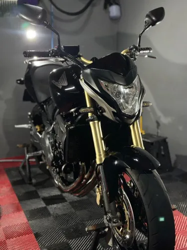 Vendo Hornet super conservada