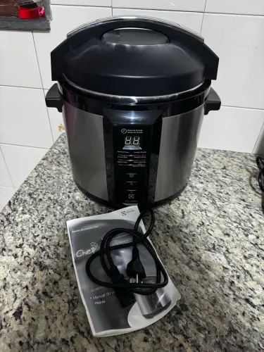 Panela pressão Elétrica Electrolux Chef PCC10 (usada poucas vezes/nova)