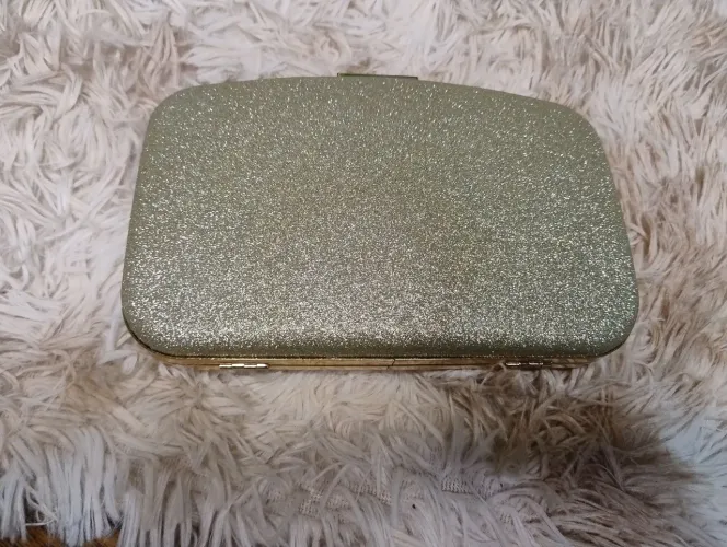 Bolsa de mão dourada