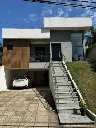 Linda casa à venda no Condomínio Cantegril!