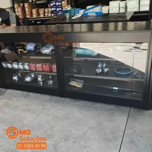 Balcão preto modelo vitrine - expositor de aço