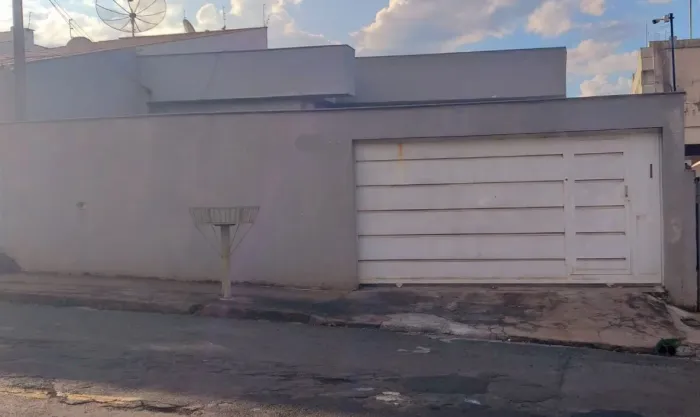 Casa com Edícula _ Centro