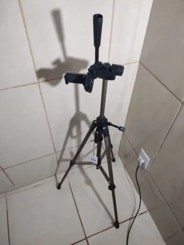 Tripé para Celular e Câmera- Estabilidade e Praticidade para Selfies e Lives.