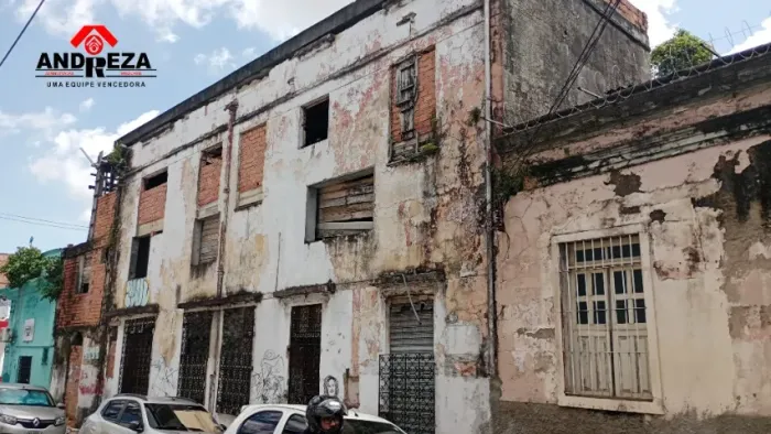 Casa ampla à venda no Reduto com 3 pavimentos, 250m² e garagem para 2 carros