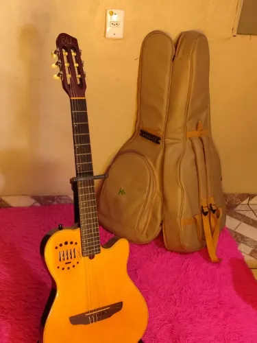 Violão Godin Multiac com Case.