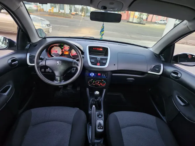 Peugeot 207 XR 1.4 Flex 8V 5P 2012