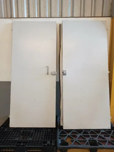 PORTAS E JANELA PARA CABINE ACÚSTICA INDUSTRIAL