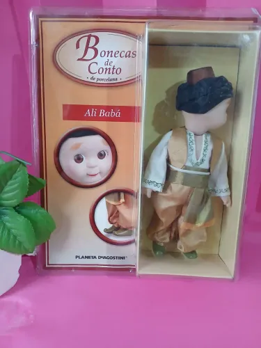 Bonecas de porcelana coleção contos