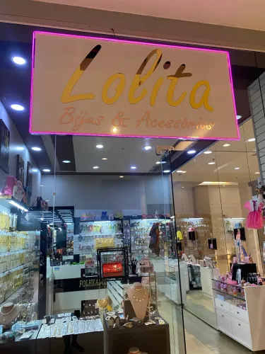 vendedora para loja de bijus e acessórios