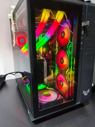 PC GAMER - HIGH END / 64 DDR5 / 2TB / RTX 4070TI / RYZEN 9 7900X