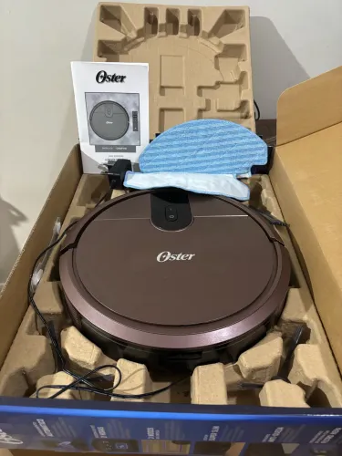 Robô aspirador Oster com controle remoto