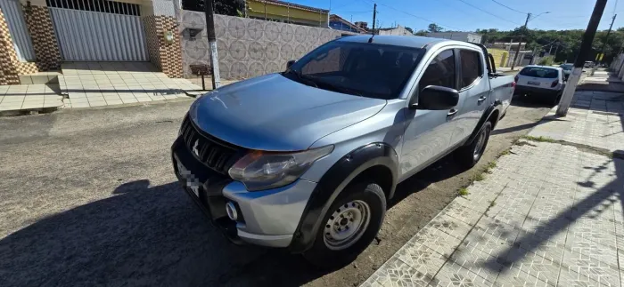 Mitsubishi L200 Triton Sport GLX 2.4 CD Diesel Mec. 2020