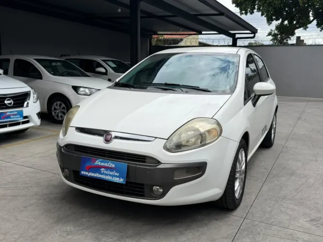 Fiat Punto Essence 1.6 Flex 16V 5P 2014