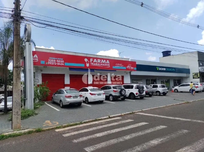 Loja disponível para locação no bairro Santa Rosa em Uberlândia-MG.