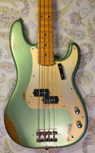 Fender Vintera II 50s Precision Bass Relic Refinish