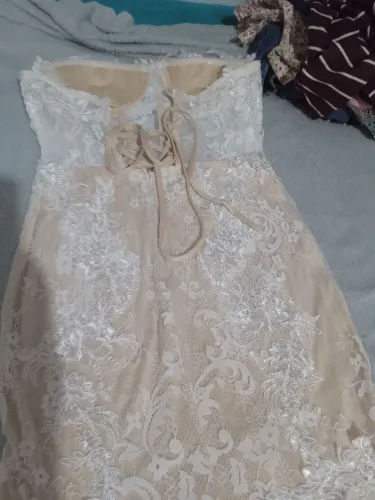 Vende um vestido de noiva,semi novo usado só 1 vez