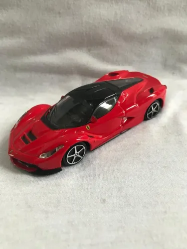Carro Miniatura Ferrari LaFerrari Bburago 1:24 Importada Japão Com Caixa