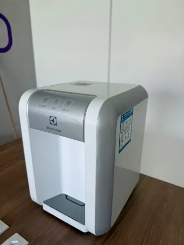 Bebedouro Electrolux novo!