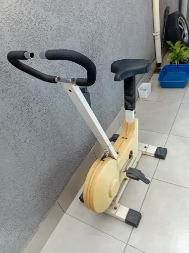 BICICLETA ERGOMÉTRICA USADA