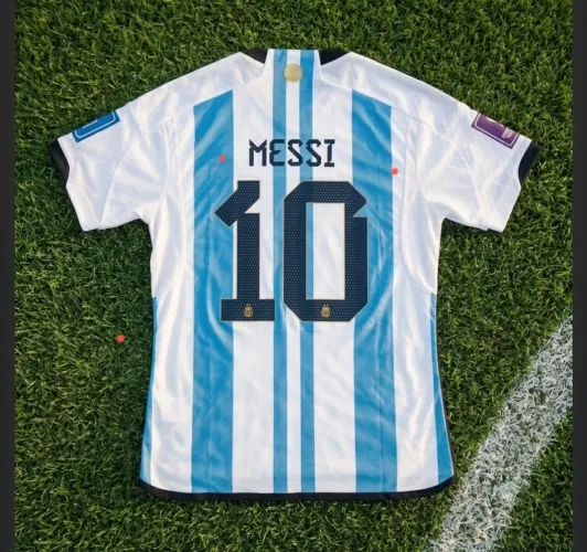 Camisa Argentina Campeã do Mundo Messi modelo jogador