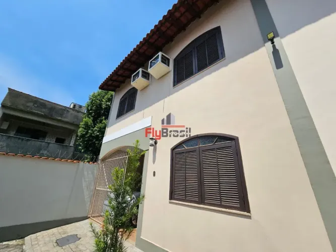 Casa de condomínio com 2 quartos no Bairro Califórnia - Nova Iguaçu