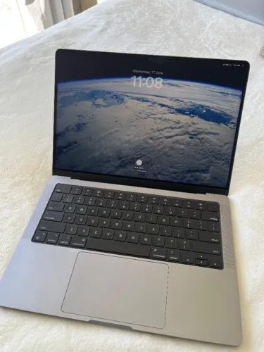 MacBook Pro M2