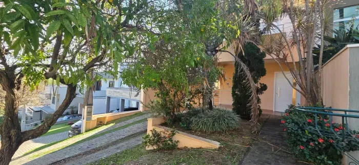 Casa para alugar com 178m² com 3 quartos, sendo 1 suíte em condomínio - Vinhedo - SP