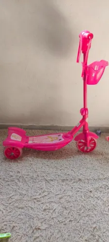 Patinete Rosa com Som e Luzes Pouco Uso Novo Usado