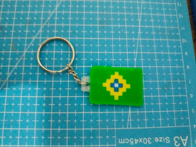 Chaveiro feito a mão hama beads bandeira do Brasil