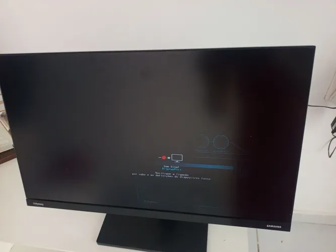 Monitor gamer Samsung odissey com defeito na tela