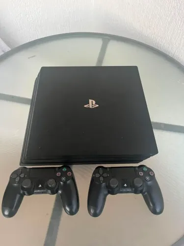 PS4 Pro 1TB Com 2 Controles